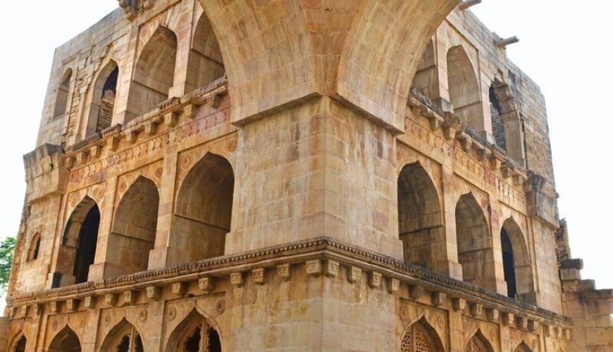 Chanderi: A Perfect Blend of History, Architecture and Handloom Heritage
